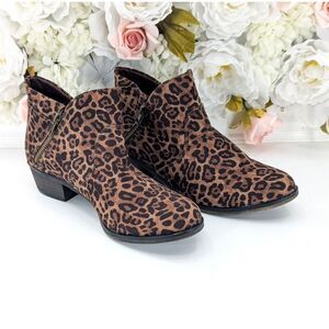 Sun + Stone Abby Brown Leopard Print Ankle Bootie Size 8